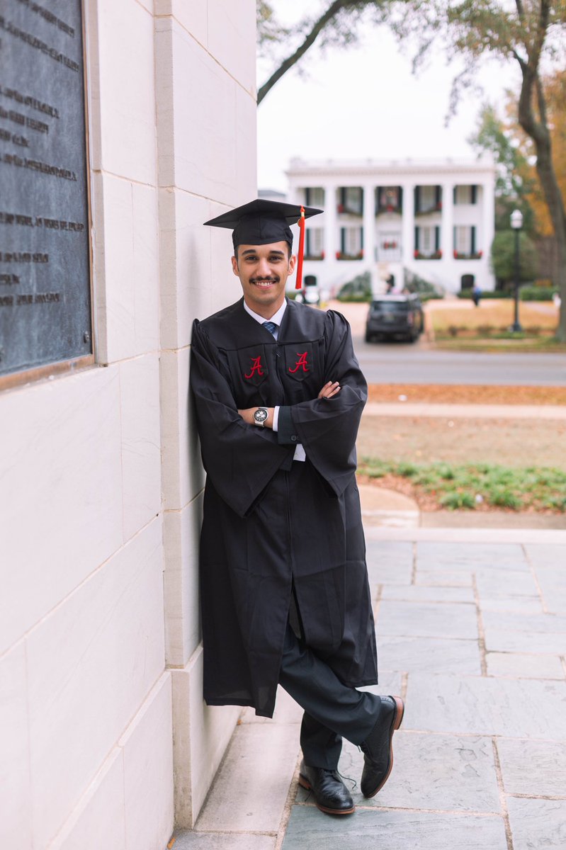 ﴿ رَبِّ أَوْزِعْنِي أَنْ أَشْكُرَ نِعْمَتَك ﴾

الحمدالله الذي بنعمته تتم الصالحات ..
بفضل من الله وتوفيقه ثم دعاء الوالدين والأحبه.