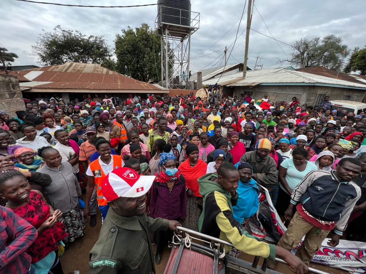 charlruto's tweet photo. Christmas came early in Kibra this Saturday as we, in partnership with Alpharama, donated 1,400 bags of food items to the community in Kibra. Each bag had Rice, Maize Flour, Cooking Oil, Ndengu and Salt which the locals would enjoy for a meal this festive season. https://t.co/rVmvaMiiCp