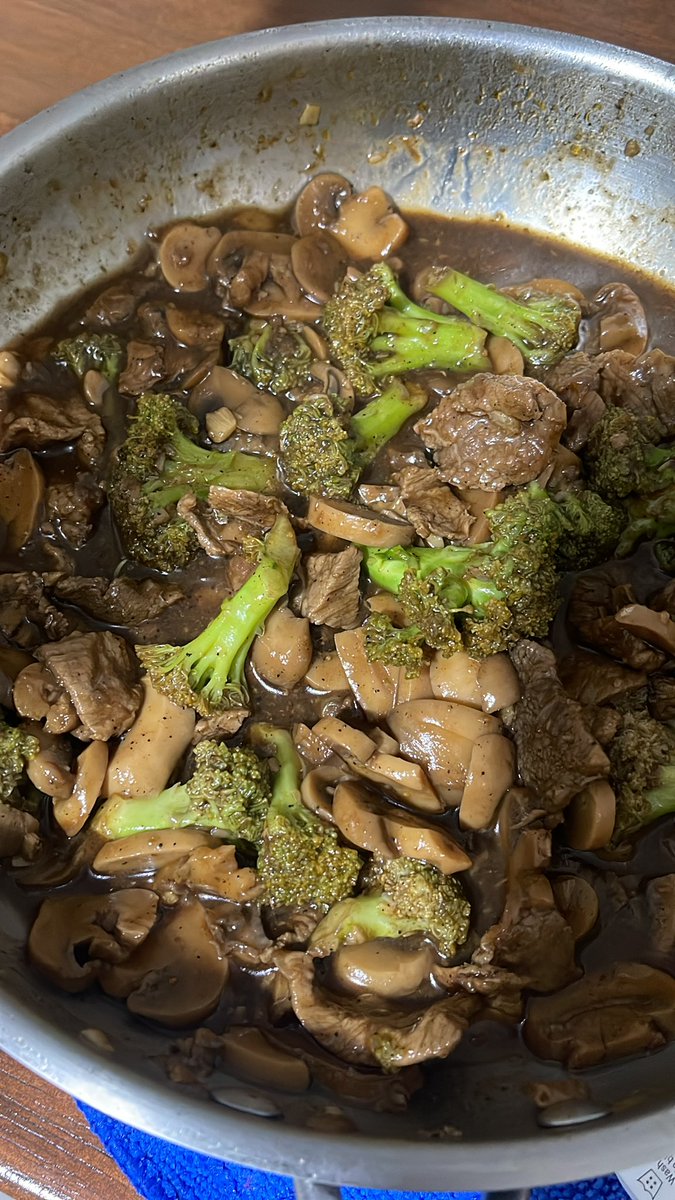 thegreat_bill's tweet photo. Cooking show π¨βπ³
#goodmorning
#happymonday
#beefbroccoli
#protein
#foodie
#happytummy
#yummy
#diet https://t.co/KpDHqj9zCd
