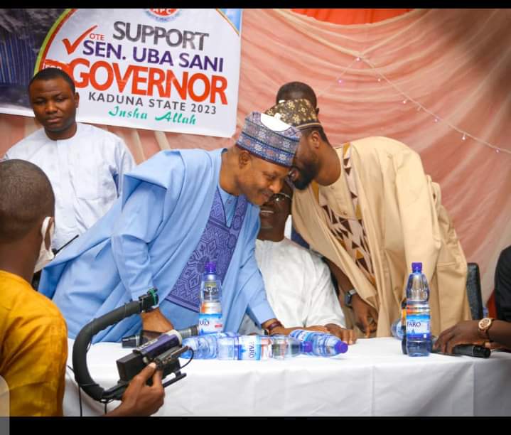 MuazuBashirIsa1's tweet photo. The incoming Governor mal. @ubasanius introducing
 #the_political_star.
#the_ray_of_life
Hon. @RayyanHussein.

Me: if you are truly looking for a man who knows the road and you didn't go directly to @RayyanHussein, especially in Kaduna south, my brother you missed the road. https://t.co/z1QHnQHZA9