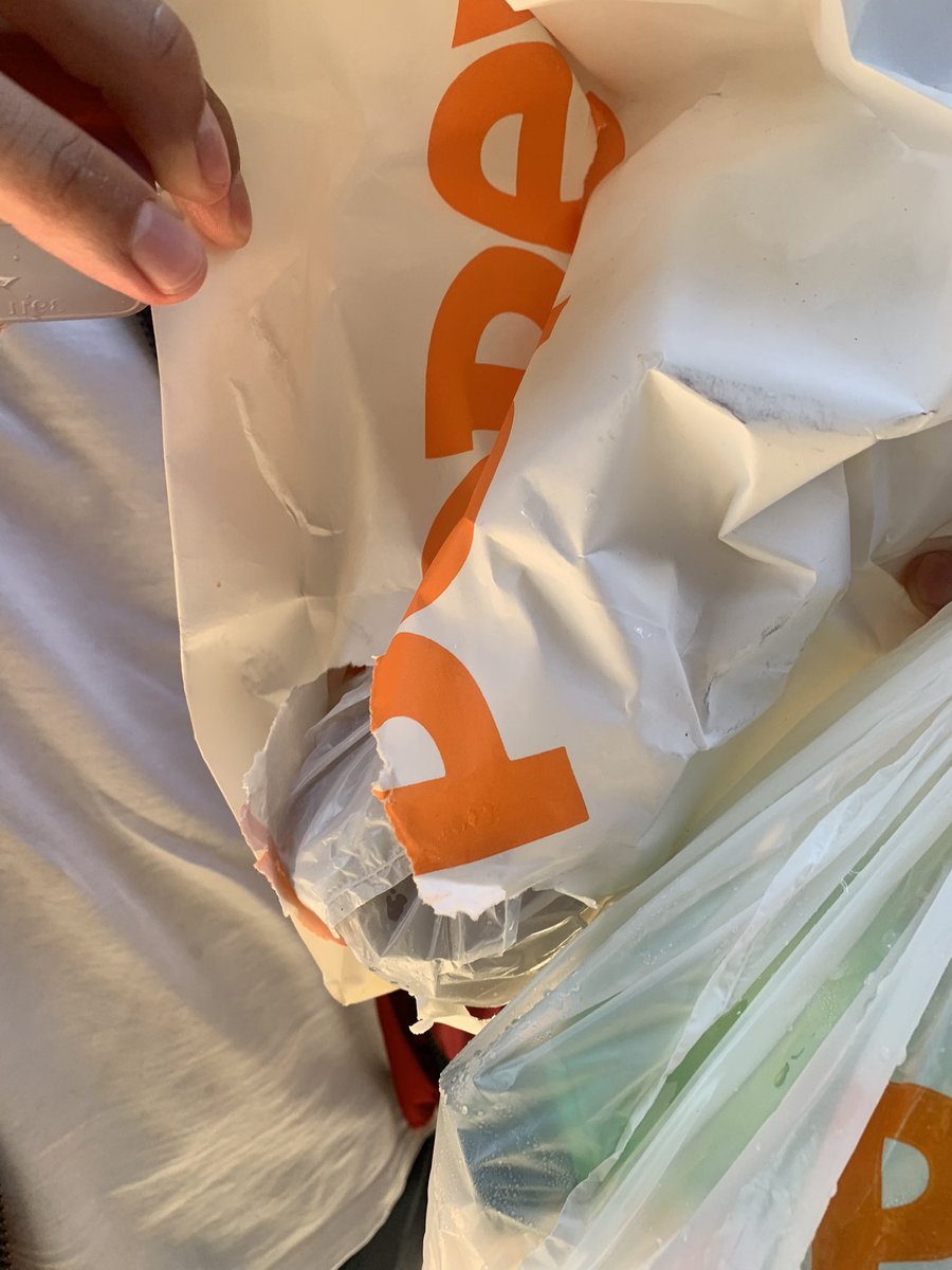 MGroning's tweet photo. Primera y última vez que uso @DidifoodMX QUE HORROR. Chequen cómo llegó mi pedido
@Popeyes https://t.co/lWr0kxMkNK
