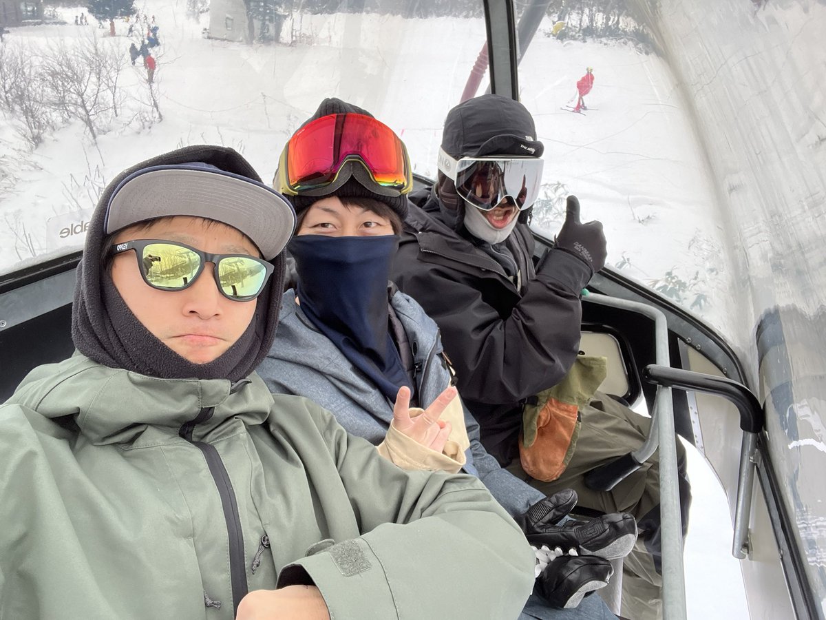 TOMMYtsf's tweet photo. 2022-2023🏂シーズンスタート👍
ミヤ&amp;ホヤくんと😊初日��らゴーグル忘れた笑 https://t.co/Fx4CEEOeUa