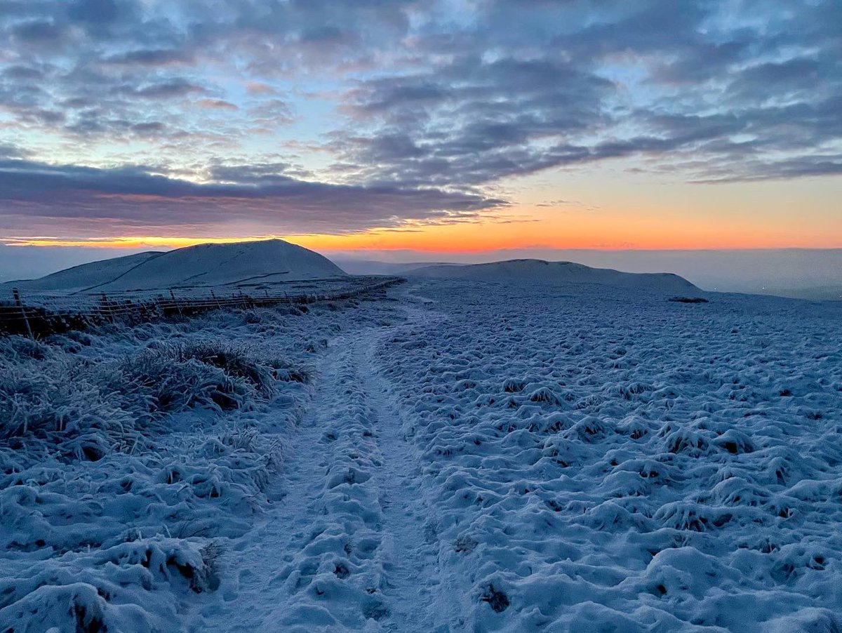 davidwarddk's tweet photo. Late afternoon trot round the Kinder Trog https://t.co/F6UanfXF7V