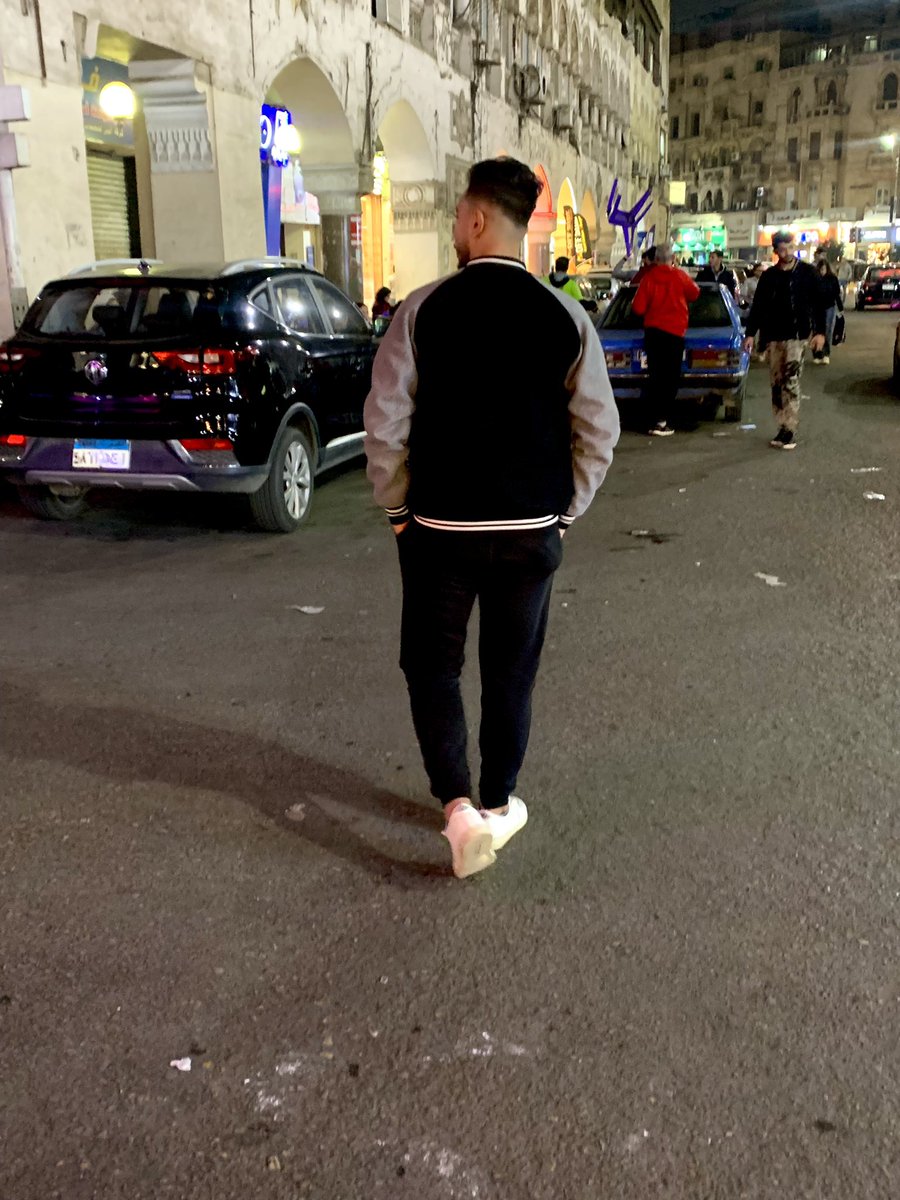 7elmii22's tweet photo. لابس اسود ف اسود زي جوني كاش🖤 https://t.co/2Bi7pmHU1p