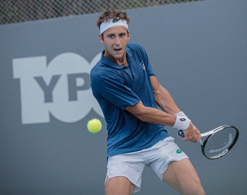 ADamelio64's tweet photo. #Tenis #Interclubes #BALTC Tomas Etcheverry le dio el punto a Buenos Aires LTC para vencer a Harrods "A" y coronarse campeón del torneo Interclubes. El tenista platense superó a Ignacio Carou 63 63. BALTC sumó el título número 43 de la historia, El último había sido en 2016. https://t.co/VcL6dWJ2Fq