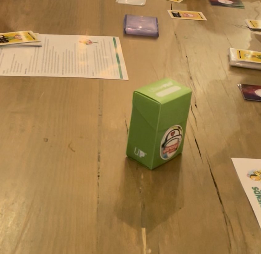 Long shot here, but:

Someone picked up this green deck box during the @VeeFriendsTO event in Miami and it’s like to get it back.

It was full of all my top core cards 🥲

It’s my fault loosing track of it during the event, but hoping a kind warrior at the event picked it up. 🙏🏼