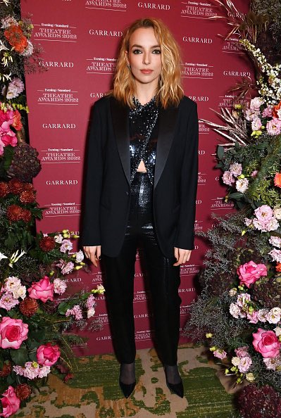 🏆 GIGANTE! || Jodie comer esteve presente no evento Evening Standard Theatre Awards na data de hoje, 11/12!