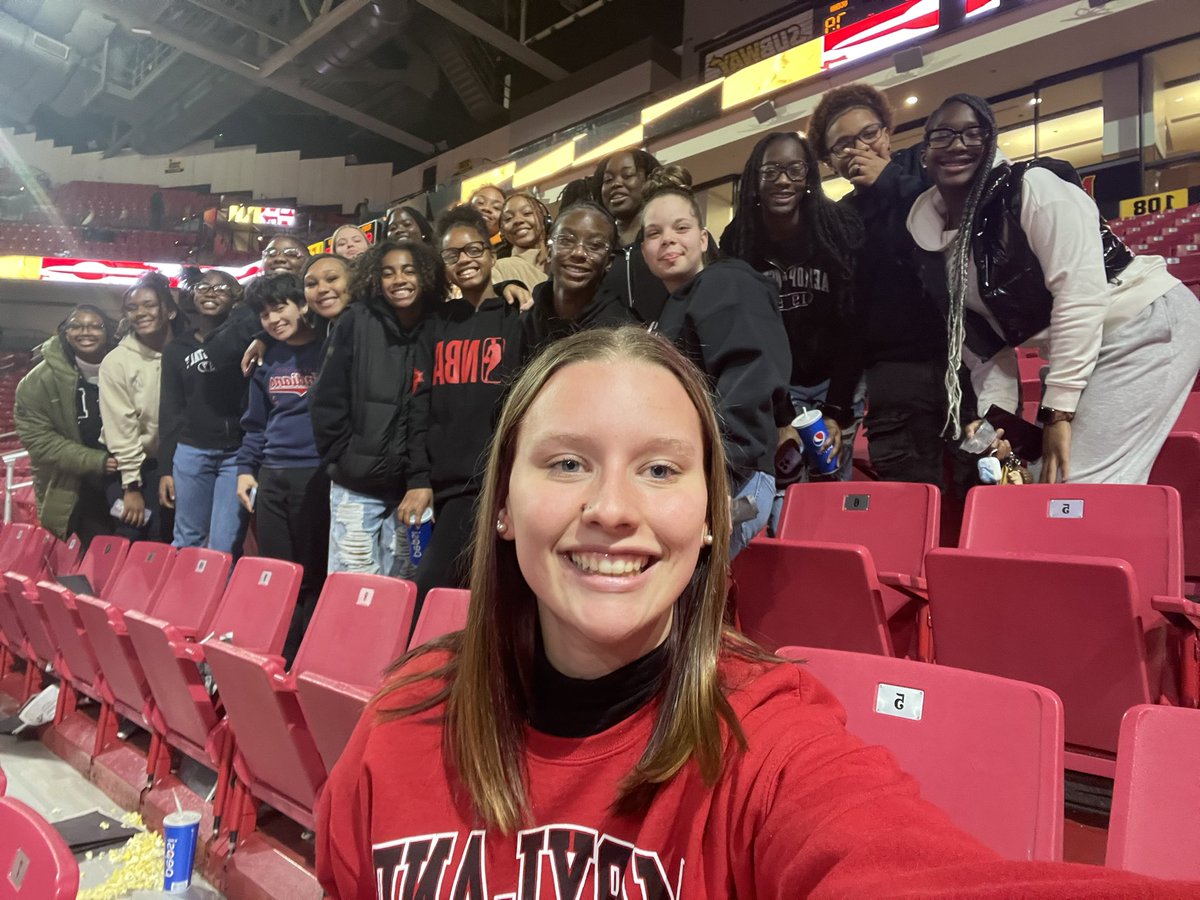 hogbin_molli's tweet photo. Maryland vs UConn game! Such a fun day. @MHSATHLETICS4 @CentralPAElite https://t.co/L8pImnmkxx