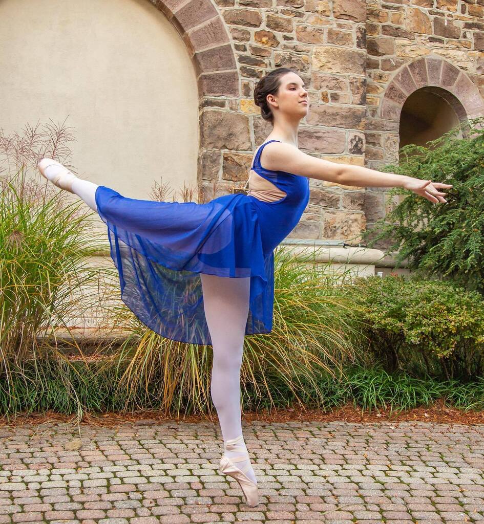 balletarts's tweet image. Are you ready to see these Ballet V &amp;amp; VI ladies ✨dazzle💫 you onstage in Winter Wonderland?  They have been working hard rehearsing every Saturday for 2-4hours from October til Dec 18! Watch a sneak preview on our stories &amp;amp; highlights. 
#balletarts #d… instagr.am/p/CmDUiGwDsWy/