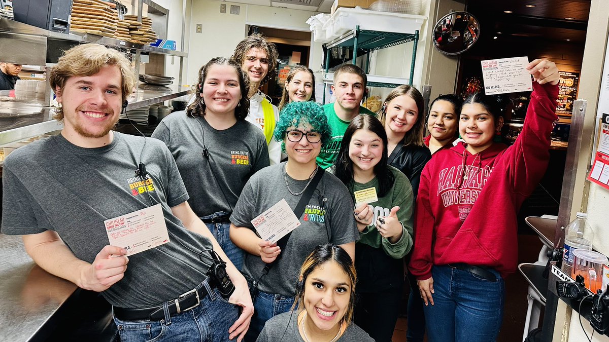 wherry_lisa's tweet photo. ATLs, team work and a discount card oh my! #ChilisLove #EngagedTeamMembers #ChilisJustinRoad @JemmaSage2 https://t.co/Oa227jje32