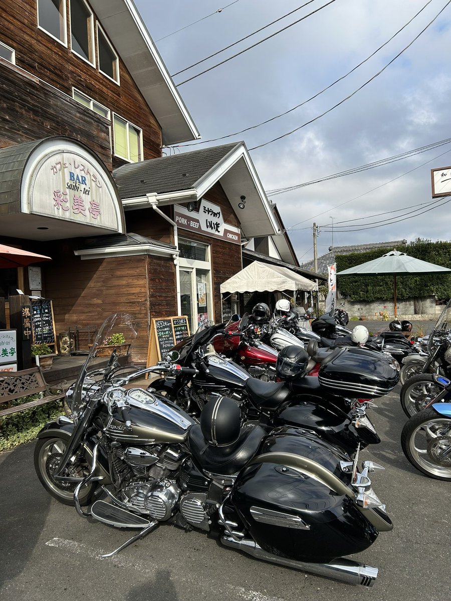 blackrabbit_roa's tweet photo. 先日、茨城県笠間市にある「彩美亭」へ!
前日にxv1900cuレイダーを納車された方とのツーリング!
午後は天候が変化しそうだったので、早めの解散になってしまいましたが…
時間、距離関係なく、すごく充実して楽しかった😆
#xv1900 #xv1900cu #xv1900a
#ストラトライナー #raysofarion
#ROA https://t.co/bwivONl20G