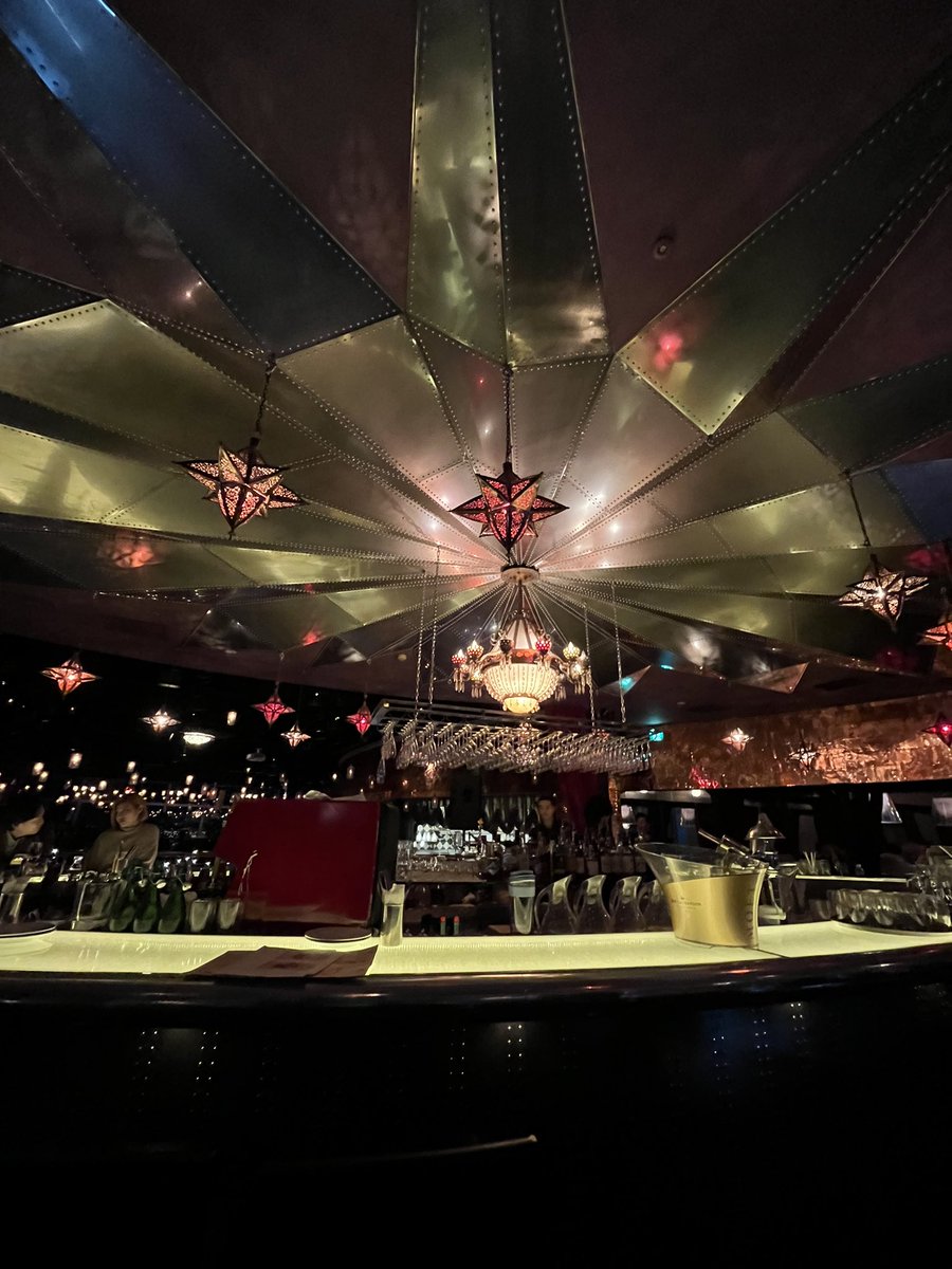 walkwithmewnder's tweet photo. Cafe Legato
Fancy bar and restaurant with very beautiful view of Shibuya. Good for hanging out with friends and dates. Romantic atmosphere and amazing food. Love the truffle gnocchi.
#shibuya #foodshibuya #barshibuya #foodtokyo #foodjapan #tokyo #japan #bartokyo #barjapan #bar https://t.co/PvKk4N7PP4