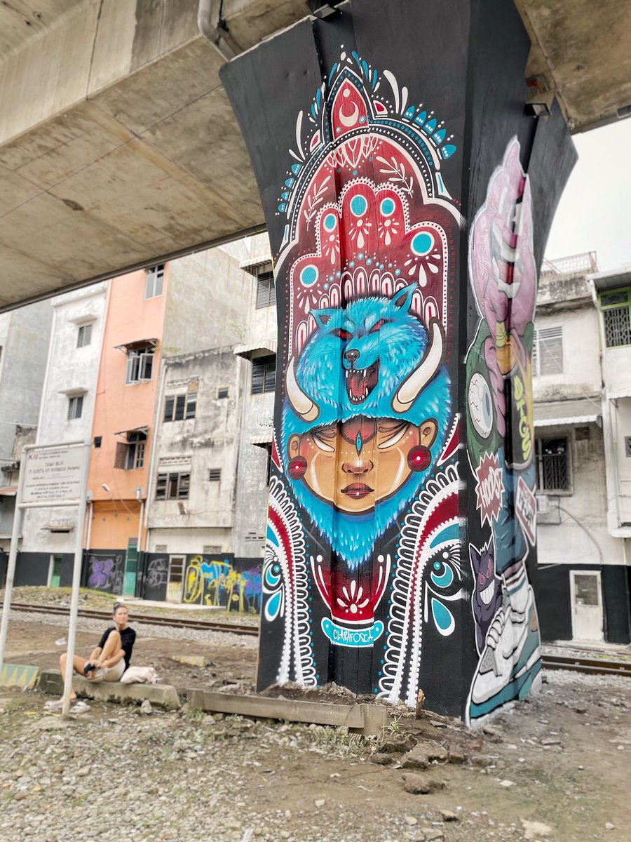 ClaraClarafosca's tweet photo. Medan Street Festival 2022, it has been an amazing experience to paint in Medan City! Thanks so much to the organisation 🤍🤍🤍 #graff #graffiti #graffitiindonesia #streetartindonesia #urbanartindonesia https://t.co/UyDmZG1kqd