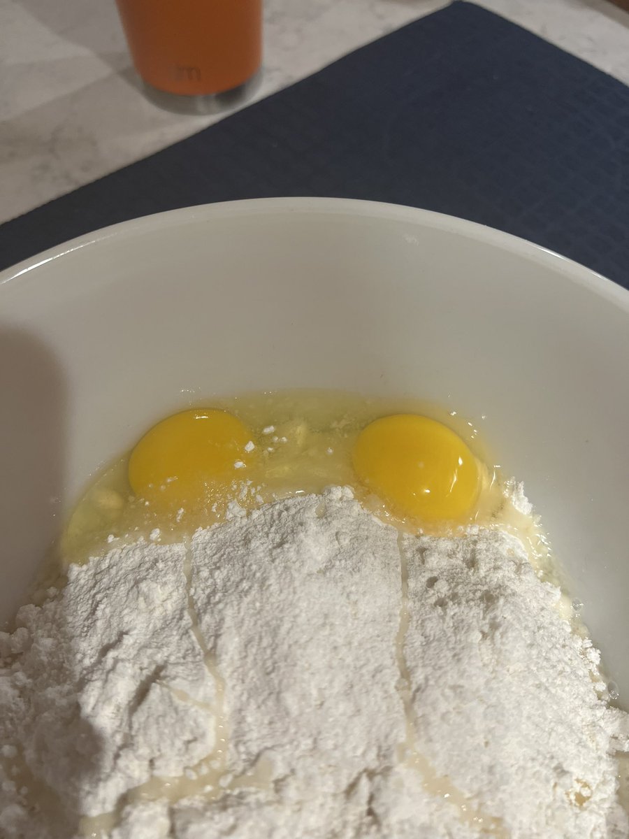 SethandKTsmom's tweet photo. Decided to make some cookies tonight & my egg had 2 yolks! Made the batter too wet so had to add half a box of butter pecan cake mix to the box of snicker doodle cookies...lol...it was a good combo...
#HotMessButSoYummy
#UglyCookiesTasteBetter
#KidsLovedThem
#SemiHomemadeCooking https://t.co/WCE5DM65w9