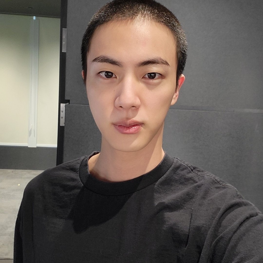 BTS_twt_PJM1's tweet photo. ARMYs seokjin is scheduled to be discharged on June 12, 2024 +Big Hit has warned many times that no one should go to see Jin when he goes, so I hope everyone really respects this and gives Jin his personal space with his family 💜
#farewelljin https://t.co/ziDiXy3XDY