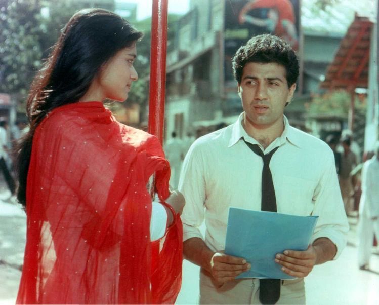 #SunnyDeol #SupriyaPathak