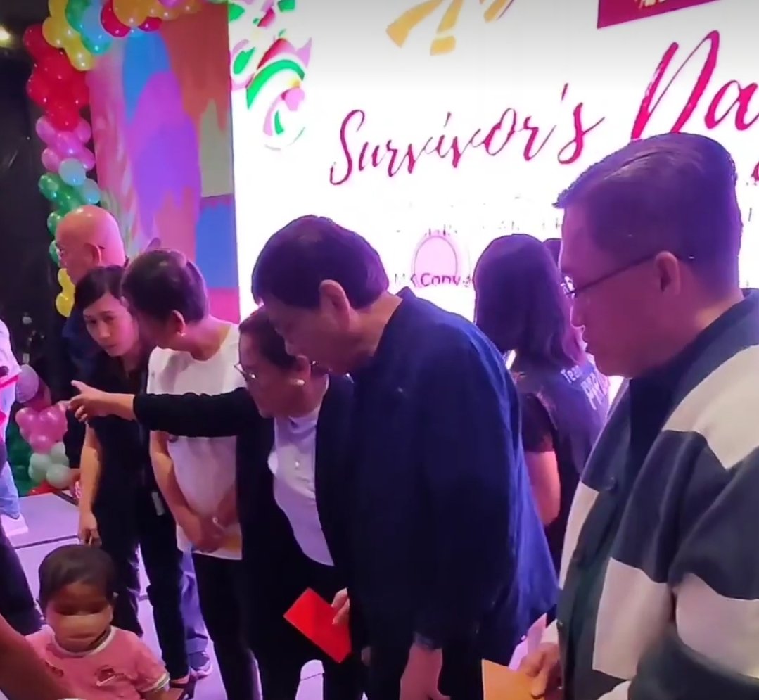 Genom Alfredo 🇵🇭 on Twitter "FPRRD gives a Christmas gift to young