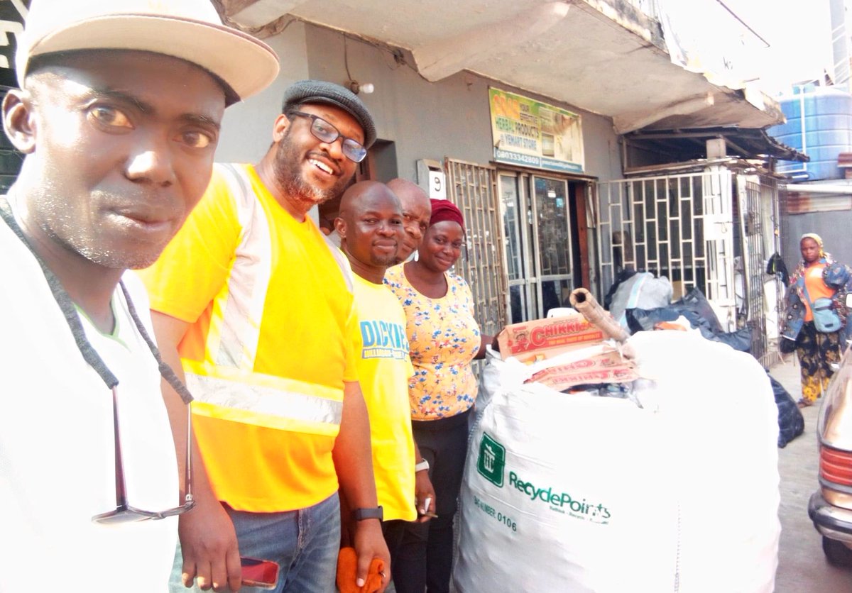 I was at #Somolu Community this weekend to launch our Recyclables Collections with Jumbo Bags Program. Many thanks to Comrade Oluwarotimi Oluyede and the entire Somolu Community for their dedication &amp; commitment towards #Recycling ♻️ 
#communityengagement #communityaction