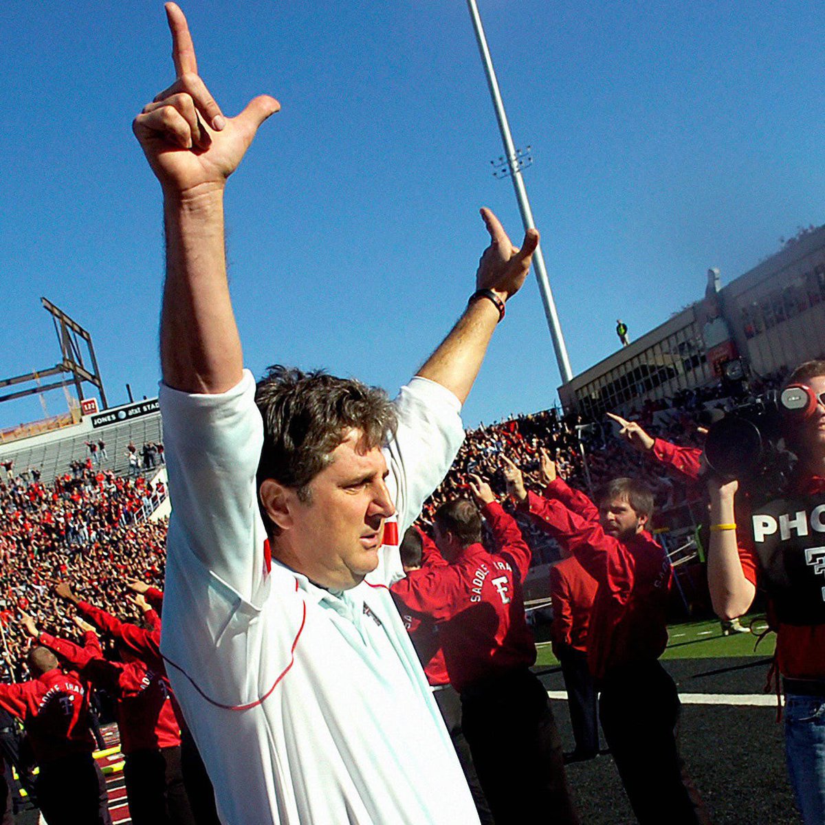 frjoshTX's tweet photo. Every true Red Raider is praying for Mike Leach tonight. #WreckEm https://t.co/0imbmXjAn5