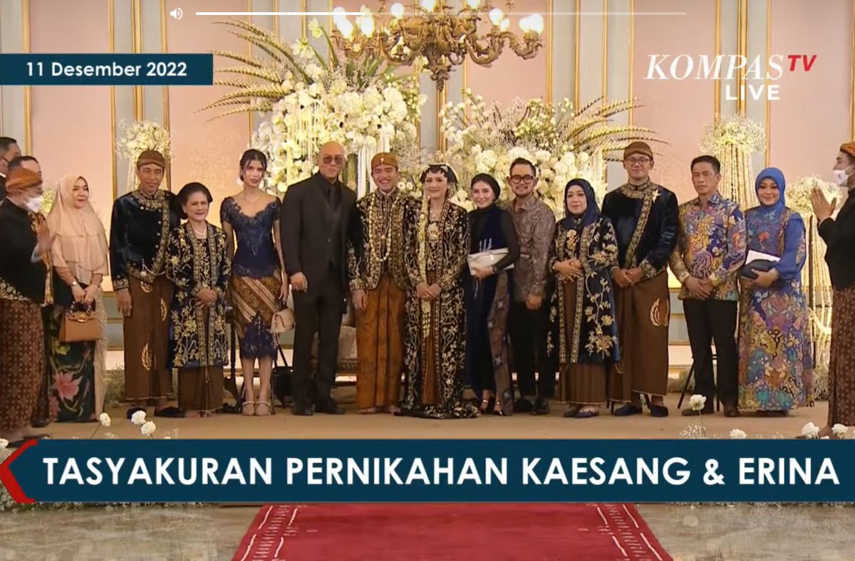 rsknndar's tweet photo. Kapolrestabes surabaya dalam acara Resepsi pernikahan Kaesang 
#KapolrestabesSurabaya 
#ResepsiPernikahanKaesang 
#Jokowi
#Kaesang
#Erina
#Janethes
#polrestabeshadir
#jokowipolri
#presidenbersamapolri
#jokowibersamapolrestabes
#polrestabeshadir
#jokowipolri
#presidenbersamapolri https://t.co/W38K8C64a8