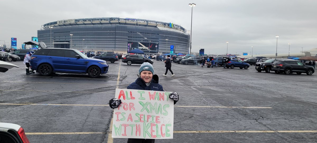eGreeny1980's tweet photo. @JasonKelce he wasn't allowed to bring in the poster that he worked on last night for his favorite player so figured this was the best attempt to get you to see it. #GoBirds #FlyEaglesFly https://t.co/KBzD31sNrD