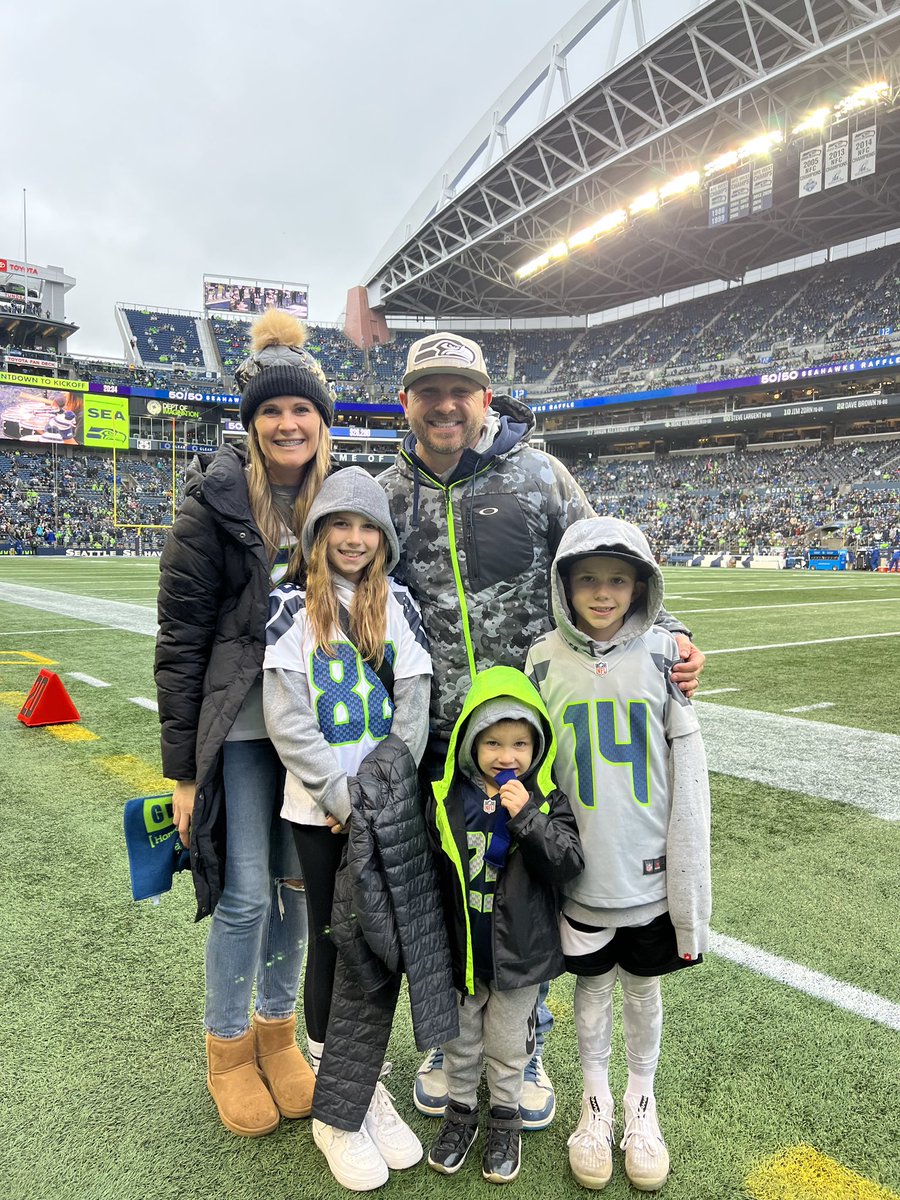 Weareenumclaw's tweet photo. Big time honor standing on the field with some great coaches!! Great day in Seattle!! https://t.co/CSf3Bpjzum