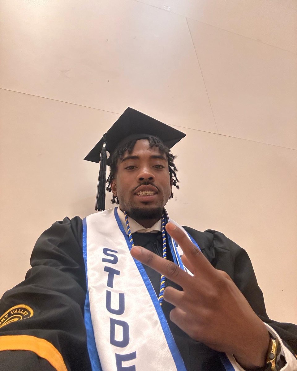 shawrobinson1's tweet photo. Class of Fall 2022🫡 https://t.co/Vxfy3Y10Mg