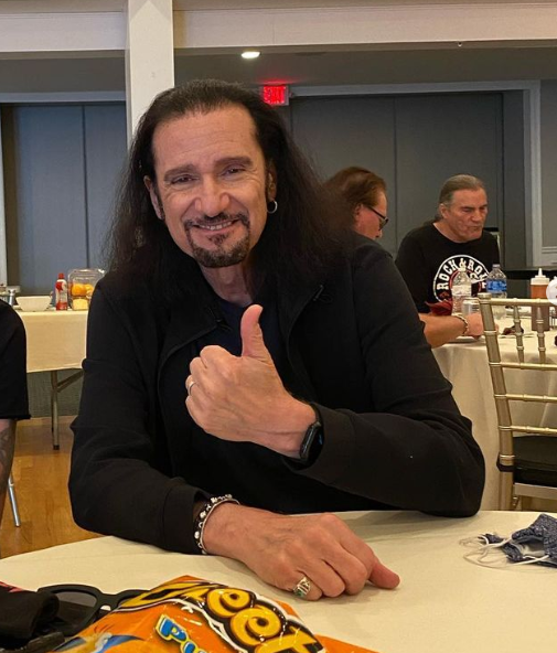 Happy 69 birthday to the amazing Grand Funk Railroad guitarist Bruce Kulick (Also ex-Kiss). 