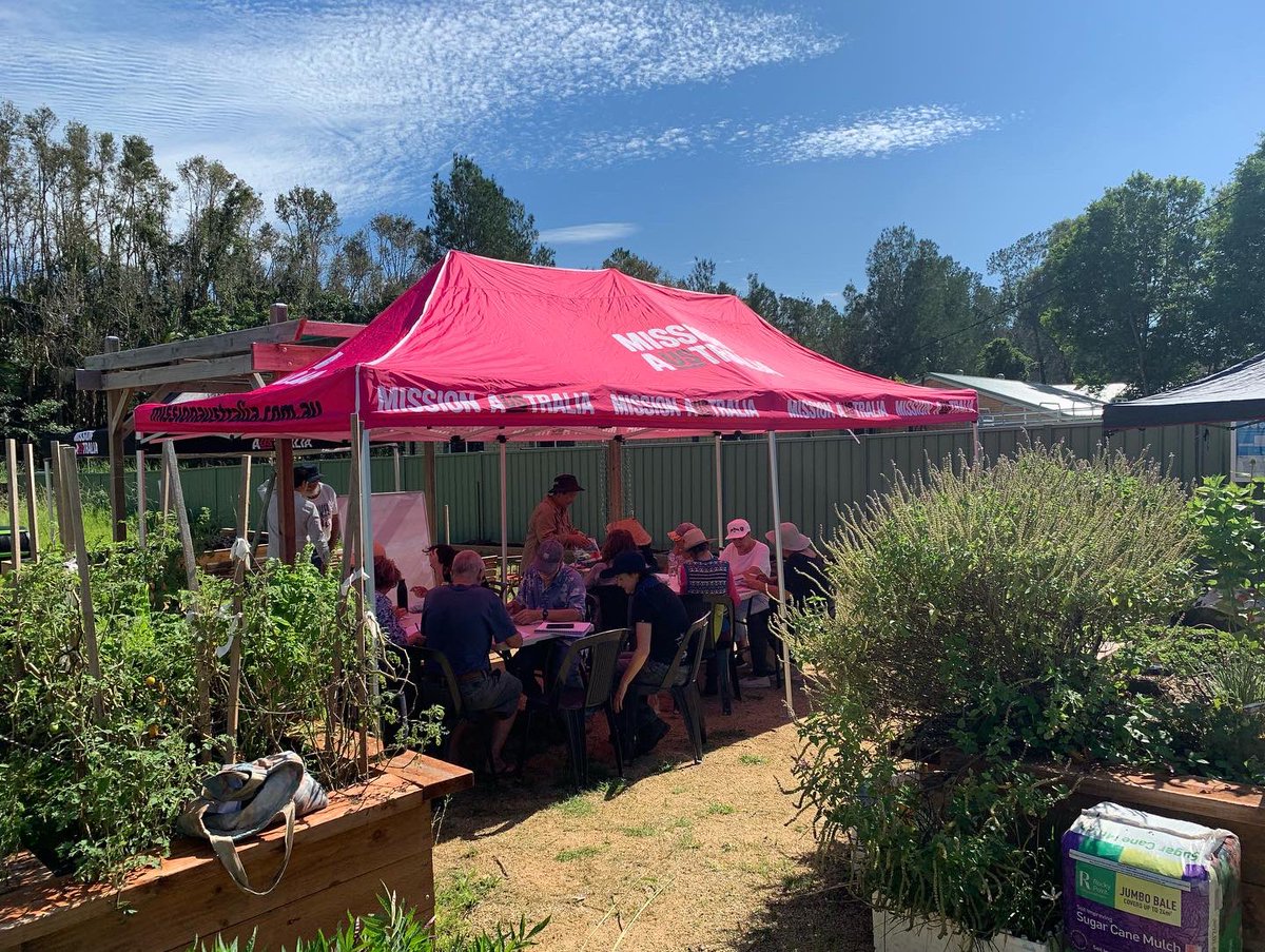 Connecting and empowering communities across nsw with <a href="/MissionAust/">Mission Australia</a> @BrendenMoore29 <a href="/RBGSydney/">Sydney Travel</a> #communitygreening