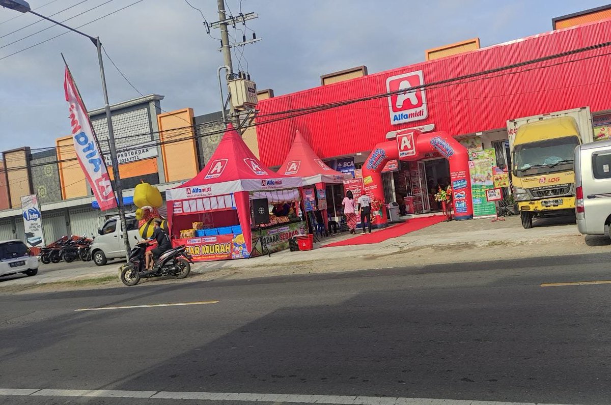 AlikAriful's tweet photo. @alfamidi_ku Hari ini sdh opening @alfamidi_ku di Tuliskriyo Blitar, tp blm ada ijin ke lingkungan setempat (RT, RW, kepala dusun atau pemdes Tuliskriyo) https://t.co/blX2jZyAyg