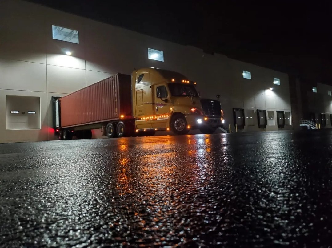FerRodrigues78's tweet photo. Company you can count on. People you can trust.🤝 Learn more about our Online Rates &amp; Online Tracking the besMake moving hassle-free!
__
#logistics #msc #maersk #port #freight #oceanfreight #containershipping #supplychain #Supplychainmanagrment #transport https://t.co/c2IzJ0kffy