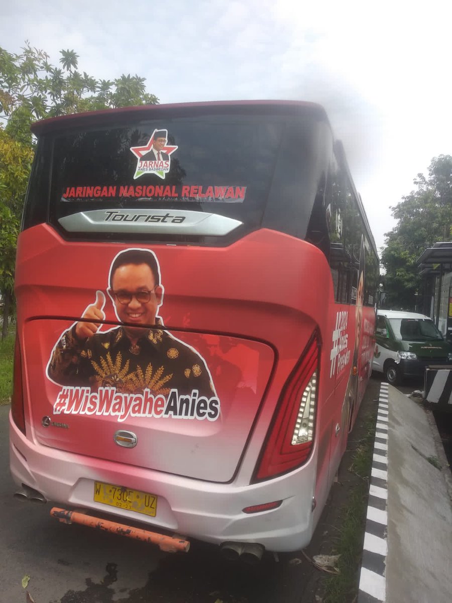 JarnasABW's tweet photo. JARNAS Jawa Timur menggunakan armada bus unt berbagai kegiatan sosialisasi figur Anies Baswedan..yuks terus bergerakk.. https://t.co/6qXRUGxsFr