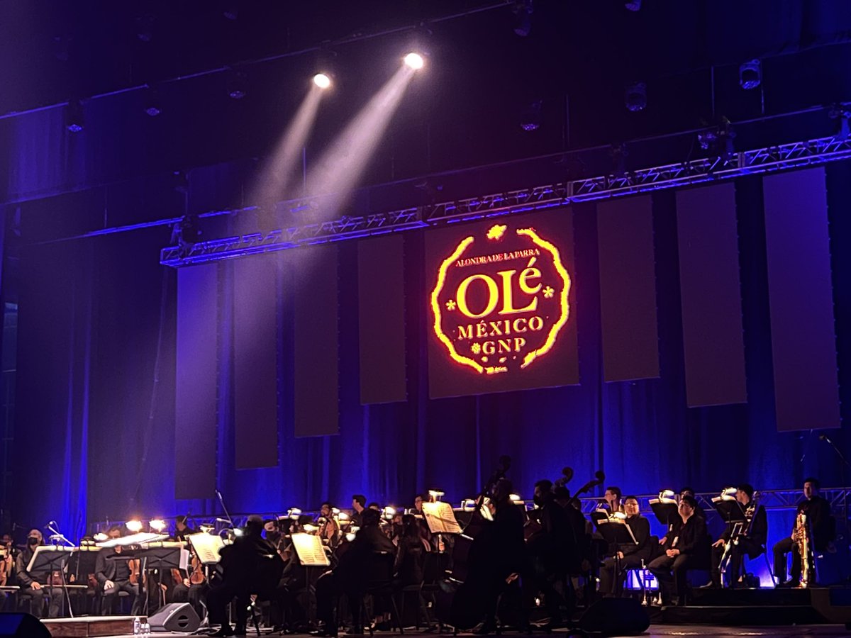 enrqdelaparra's tweet image. maravilloso y espectacular el concierto #oléméxicognp que @alondradlp trae en compañía de @manedelaparra, @EugeniaLeon, @Pitingo, @BuikaMusic y más! #mexico #españa #cdmx #LXVLegislatura un orgullo de la familia #delaparra