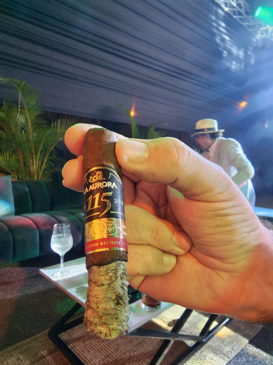 Cigardom's tweet photo. Gracias @LaAuroraCigars por invitar  a CIGARRO DOMINICANO a compartir la Navidad con ustedes! // How wonderful was to share Christmas with our friends from La Aurora! Thanks for inviting us to participate in this beautiful party with all of you. @iturbidesz #cigars #Christmas https://t.co/3WhbcMBrbg