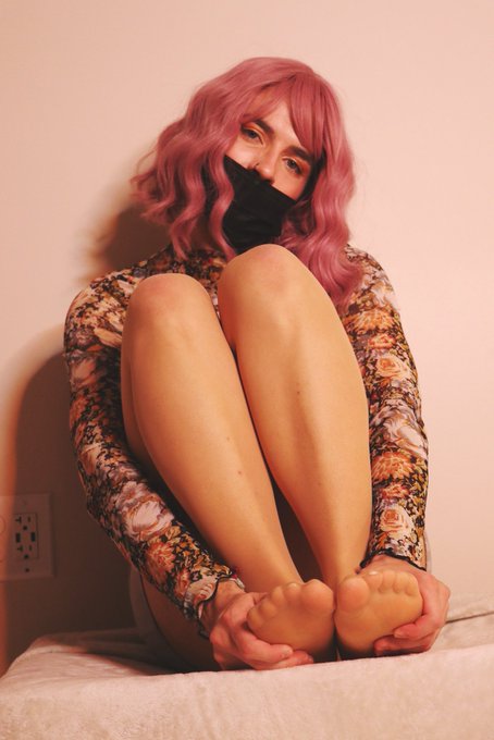 Enjoying a cozy Sunday ?                           #femboy #sissy #crossdressing #gay #trans #sissyboy