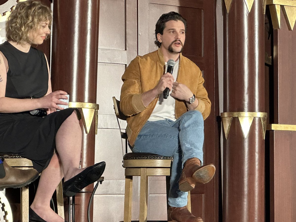 WiCnet's tweet photo. Q: Could Jon Snow find love again?
Kit: I hope so. 

#GameofThrones #HouseOfTheDragon #GoTConvention #GoTcon #KitHarrington https://t.co/sUGcV6ToRZ