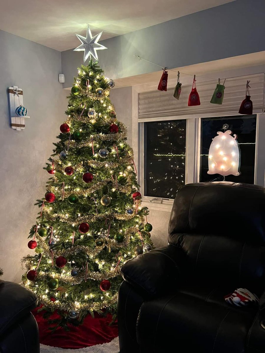 STippy's tweet photo. #ChritmasTree https://t.co/sTnWqPm1VP