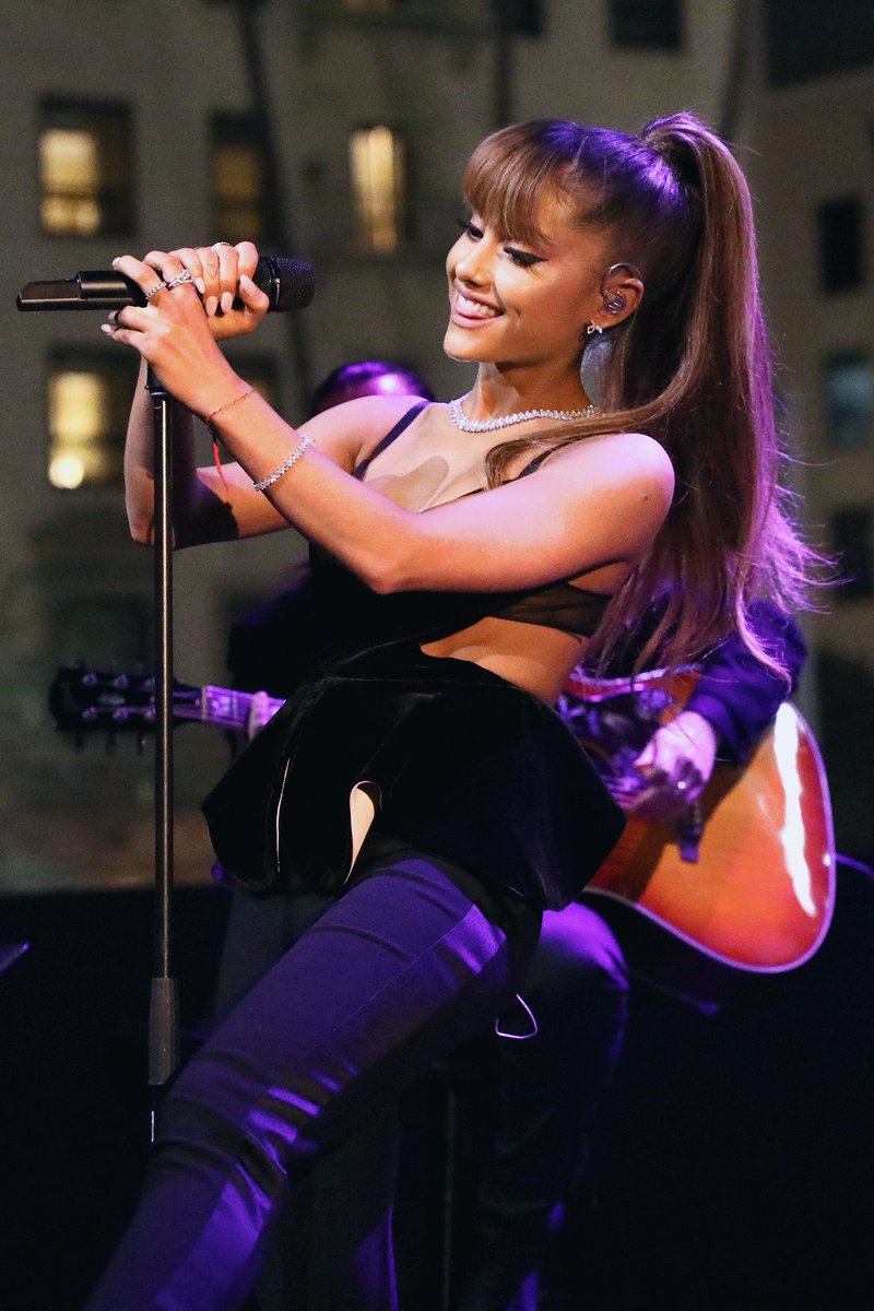 thearismine's tweet photo. ⓘ this user loves ariana grande https://t.co/WwN62168UB