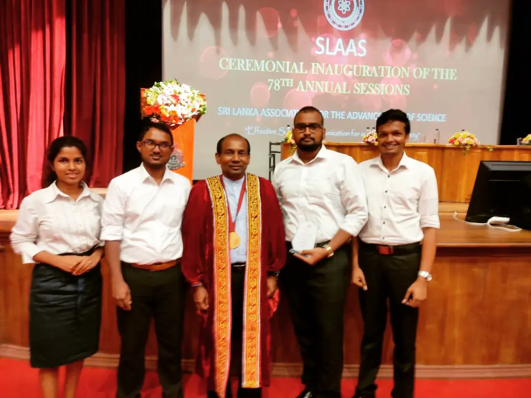 izad_ijaz's tweet photo. Inter University Poster competition championship on theme Chemistry in value addition of natural resources in Sri Lanka organized by SLAAS.
Photograph with SLAAS president Prof.Manoj C. Wickramasinghe.
.
.
.
PC - @AzamHassan98
#slaas #uoc #unidiaries https://t.co/PsN0xHasEy