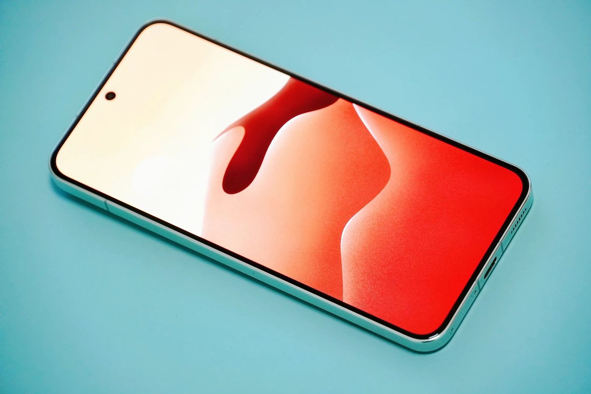 UniverseIce's tweet photo. The narrowest chin in human smartphones, Xiaomi 13, surpasses Apple, Samsung and everything else. https://t.co/4WlCZZqodz