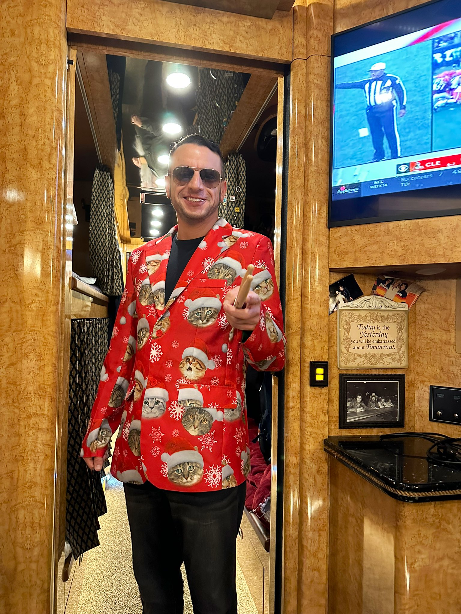 The Oak Ridge Boys on Twitter "The CHRISTMAS KITTY DRUMMER CAME BY the