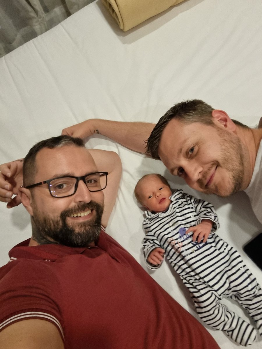 DarthTheSmall's tweet photo. Notre nouvelle vie à 3. On vous partage tout sur notre compte #instagram. 

➡️https://t.co/XVpx3K6daa

#deuxpapas #amour #couplegay #famillehomoparentale #gayfamily #twodads #2dads #dospapas #2papas #dads #fille #pereetfille #telperetellefille #familia #gpa https://t.co/tJtOGJXJKA