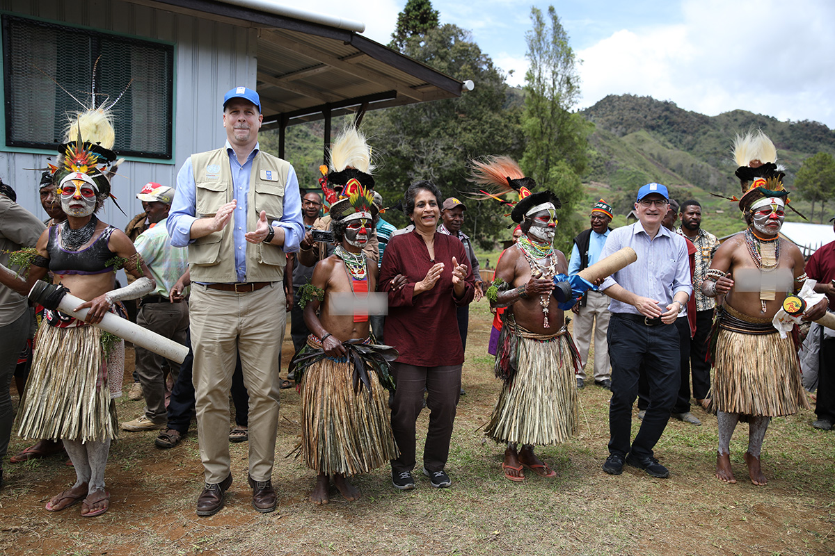 UNDPinPNG's tweet photo. Together w/ @KanniWignaraja, @UN ASG & @UNDPasiapac RD, @DirkWagenerUN, @EdwardVrkic at #SHP 🇵🇬 - to observe @UNDP's support to address sorcery related violence #SARV in the highland's region. #BuildFowardBetter @UNinPNG https://t.co/1i5JjLCUaN