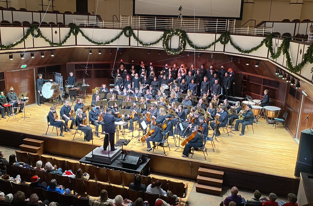 UIndy holiday spectacuganza (2.0) is in the books. A great concert in a tight 90 minutes. Well done, all! #uindyarts #uindy