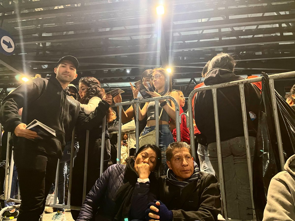ppzepeda's tweet photo. #damosinicio #activaciones #nuevosproductostodoslosviernes #digitales #oficiales @tiagopzk #unicamente #disponible #fans #asistentes #concierto @pepsicenterwtc @warnermusicmex @zeticomunica https://t.co/Ps7xxaFJxr