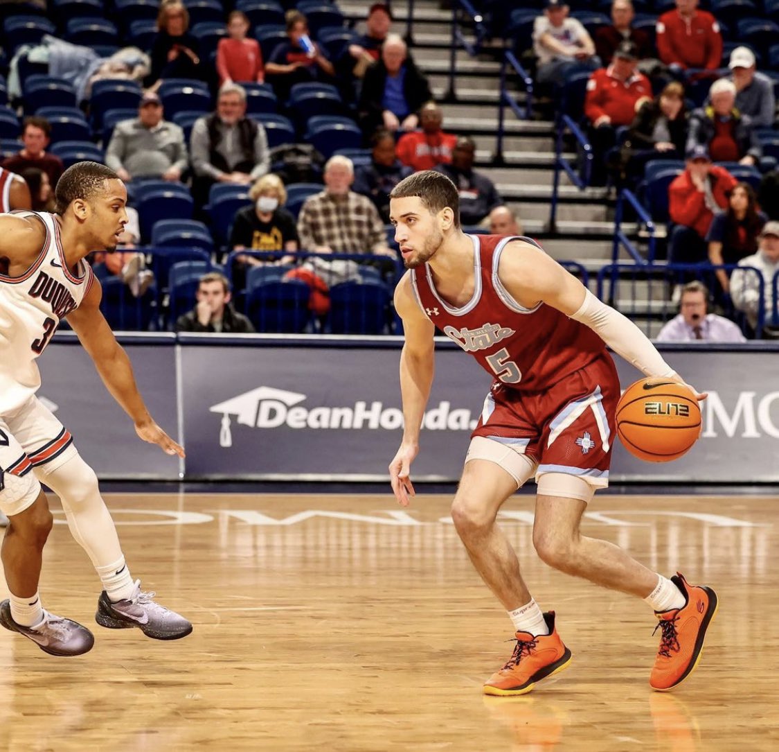 youngpbp's tweet photo. 12 made 3’s in the last 4 games for @KyleFeit.

Led all of JUCO in made 3’s a season ago … playing with a lot of confidence right now.

📸 𝘤𝘳𝘦𝘥𝘪𝘵 — @MANavarrette 

@NMStateMBB | #AggieUp https://t.co/CwDjXhQTEL