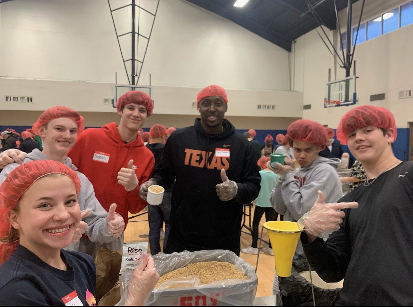 bigbook15817's tweet photo. Great opportunity to serve today with the fellas at Valley View Christian Church. Today @Rise2030 packaged over 20,000 meals! Good times with Good people!! @CkViewBoysHoops @crkxc  @LoughryBoston @CreekviewLeads @CreekviewPrinc @CreekviewAVID https://t.co/2yNrsgK1sX