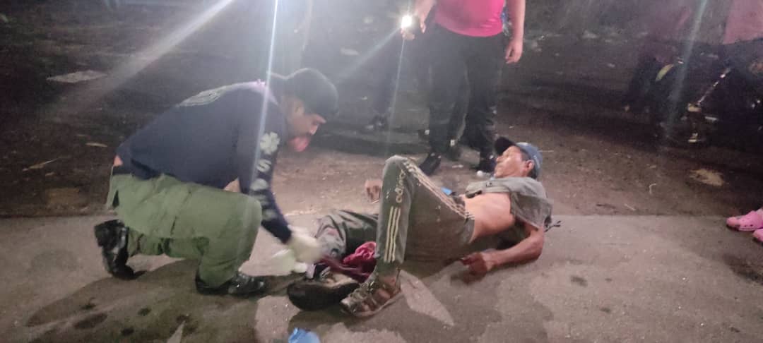 segobolivar's tweet photo. El lesionado fue avistado en la orilla de la carretera de la Redoma de Edelca sentido puerto Ordaz- San Félix. Fue trasladado hasta el área de Trauma del hospital Uyapar. https://t.co/9wAHVfD9Z9