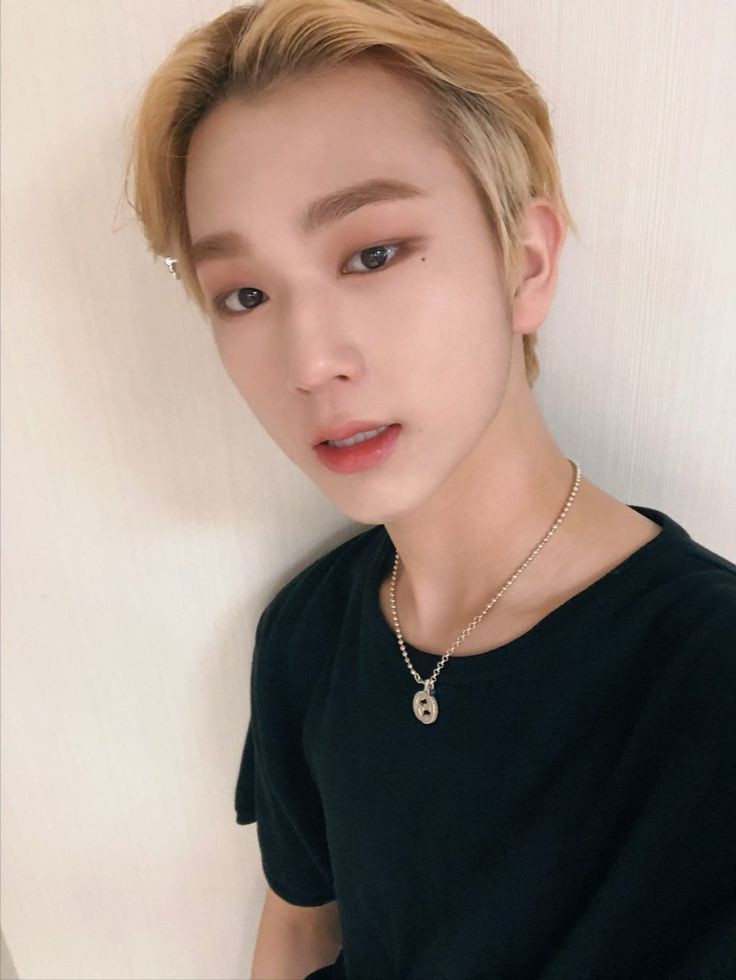 TheSensualHyung's tweet photo. He looks like a prince.
#BAEKSUNG #EPEX #ZENITHS https://t.co/HZom44l0d8