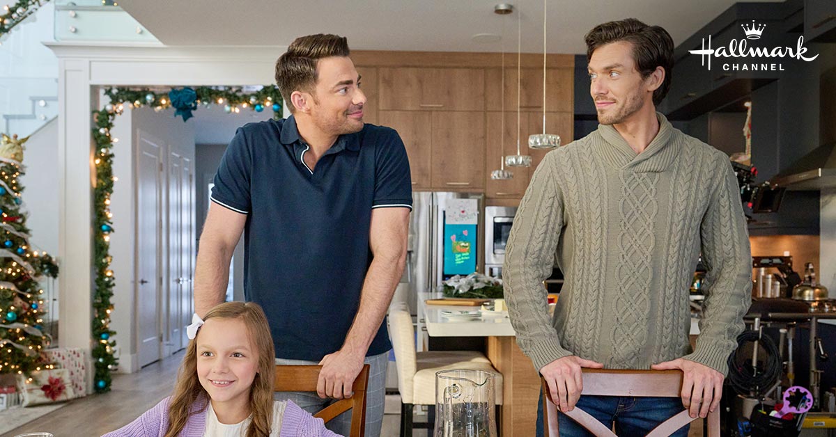 That look when #TheHolidaySitter with <a href="/JonathanBennett/">Jonathan Bennett</a> and #GeorgeKrissa starts NOW!